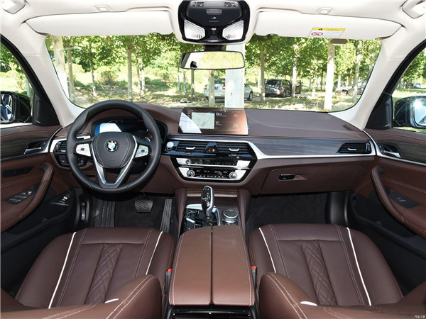 成都租车公司港通租车提醒安全倒车提示方法