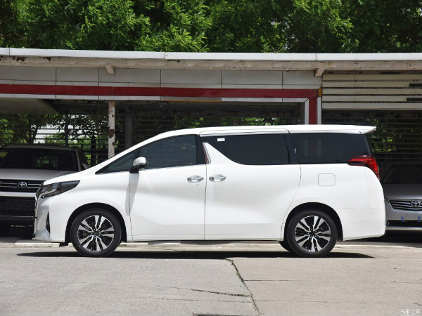 在成都租车中如何看轮胎是否失效