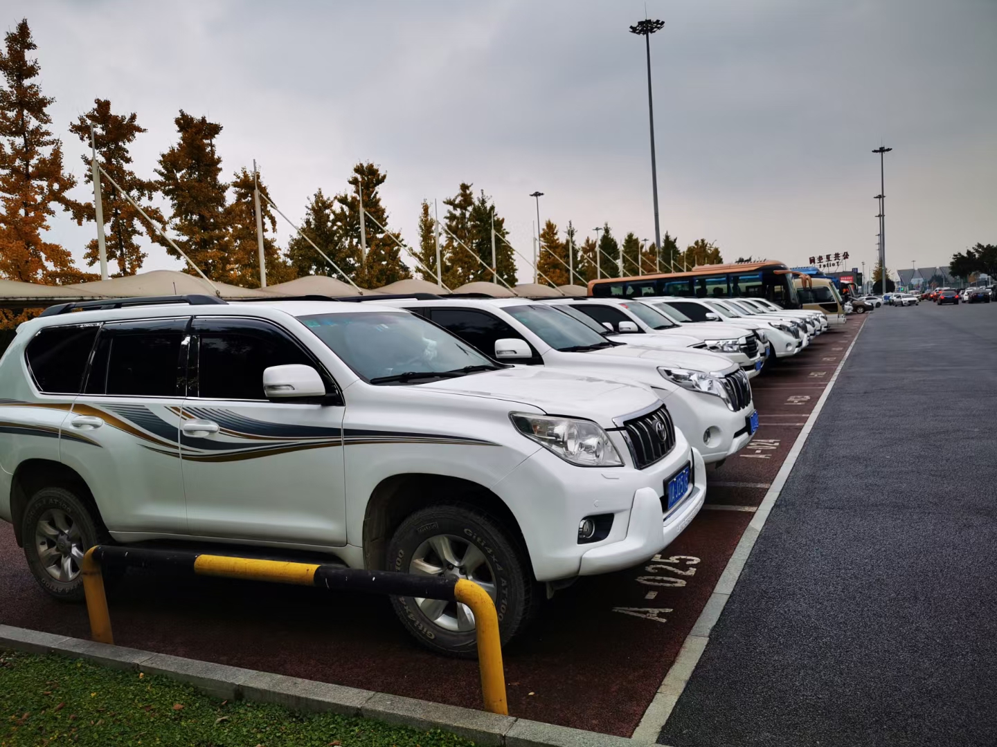 成都租车多少钱一月（成都租车多少钱）